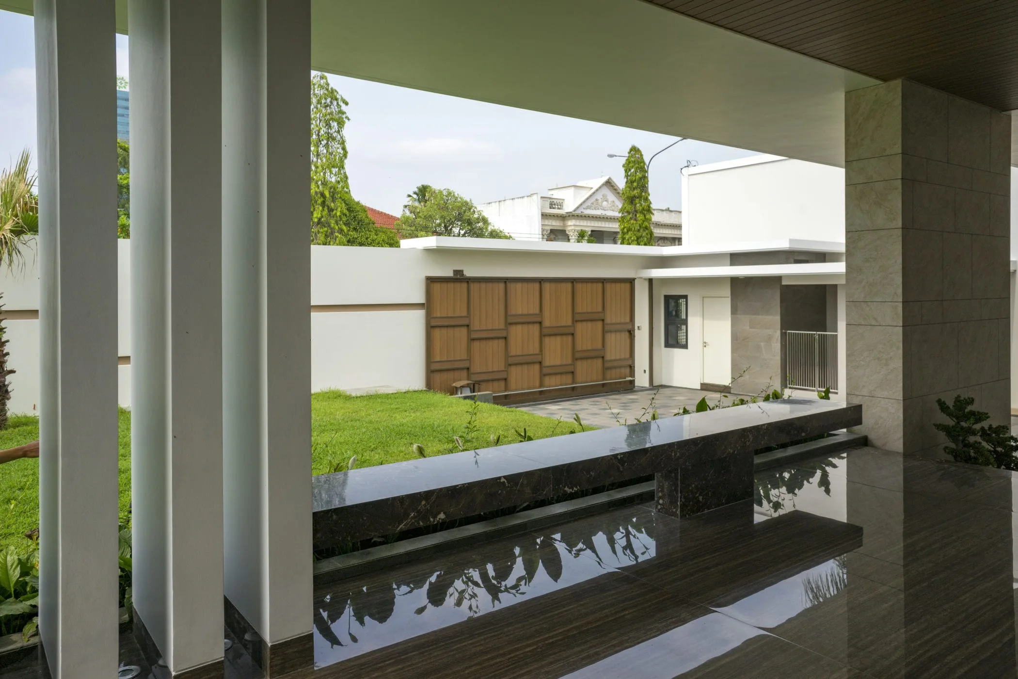 n house_gate